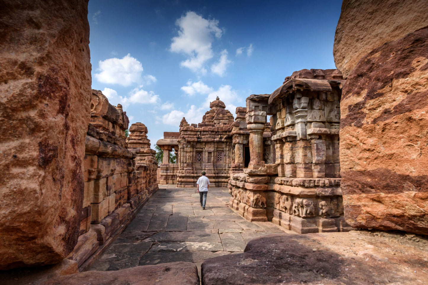 11月/12月出発 世界遺産ハンピ遺跡群と 空路でつなぐ南インド・ドラヴィダ世界の旅【8日間】