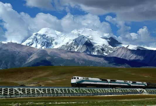 7月/8月/9月 出発    天空列車で行くチベット 名峰ナムチャバルワとニンティの旅【7日間】